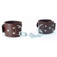 BDSM Арсенал кожаные наручники на липучках, коричневые
Регулируются по размеру