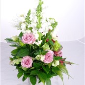 Букет Камилла (роза, антирринум, паникум, хелеборус, вибурнум) заказать доставку в Москве по лучшей цене в Салоне флористики на Расковой 23а. Круглосуточная доставка в Москве и МО.